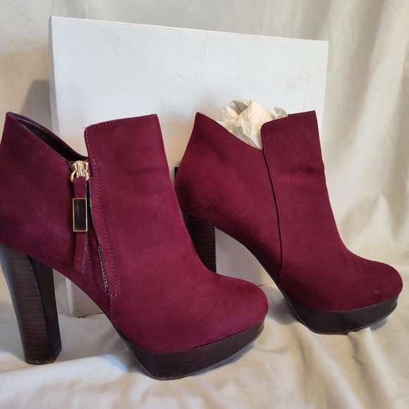 Gorgeous EUC Aldo Women's Suede Burgundy Ankle Boots With Box - Picture 2 of 4